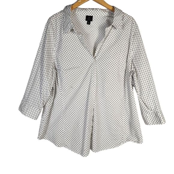 Worthington white and black geometric 3/4 sleeve button down top - Picture 1 of 11